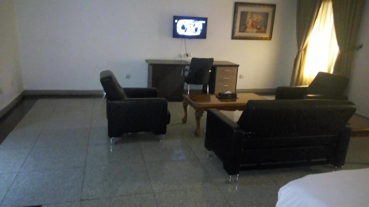 Immaculate Royal Int'L Hotel Owerri Exterior foto