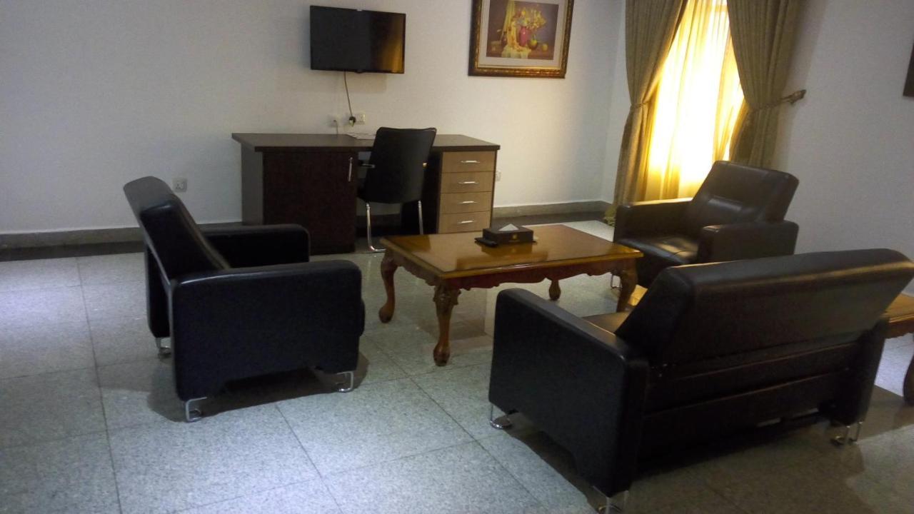 Immaculate Royal Int'L Hotel Owerri Exterior foto